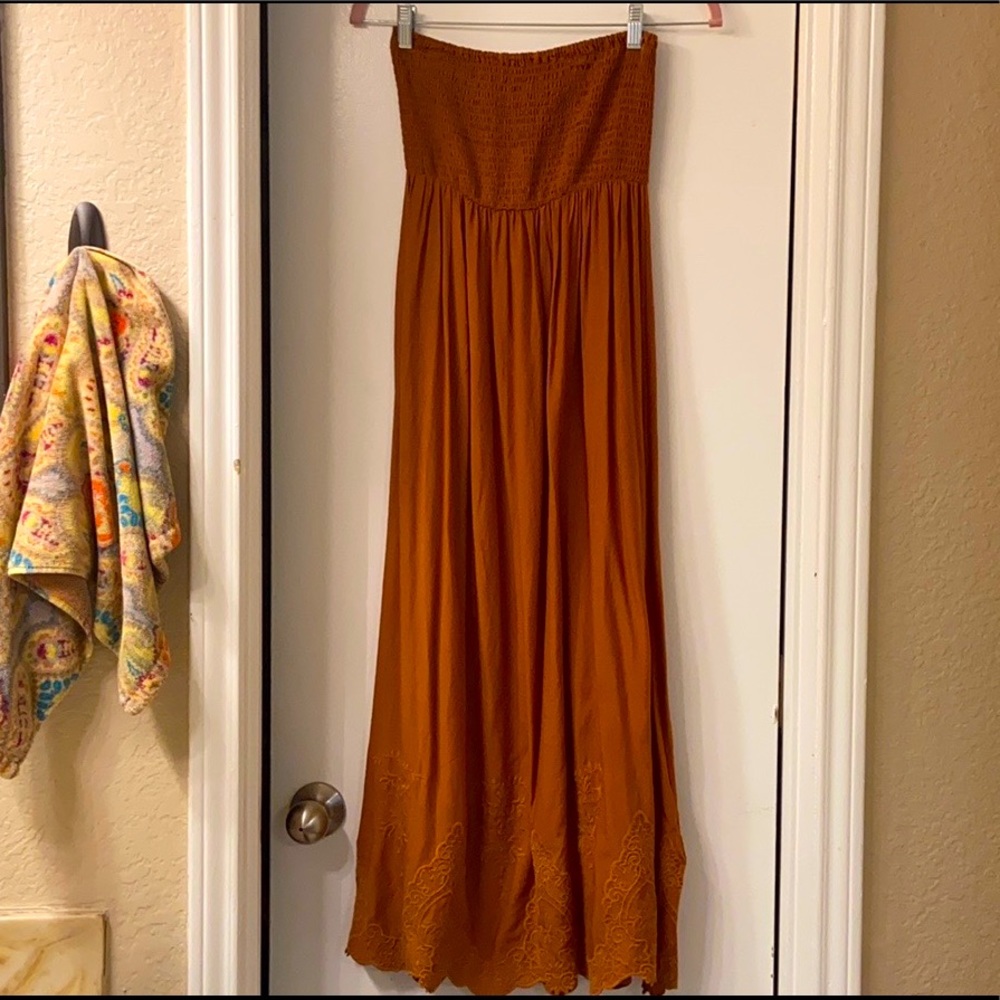 Maxi Dress w/ Lace Detailing